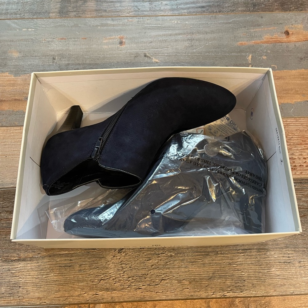 Bandolino Navy Blue Heeled Bootie 8M - Picture 10 of 10